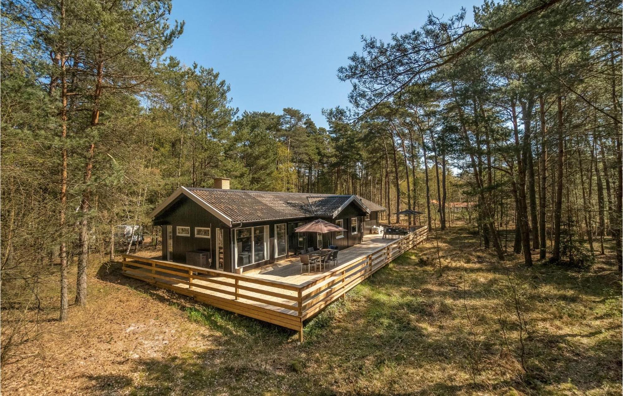 Lovely Home In Nexo With Kitchen Exterior foto