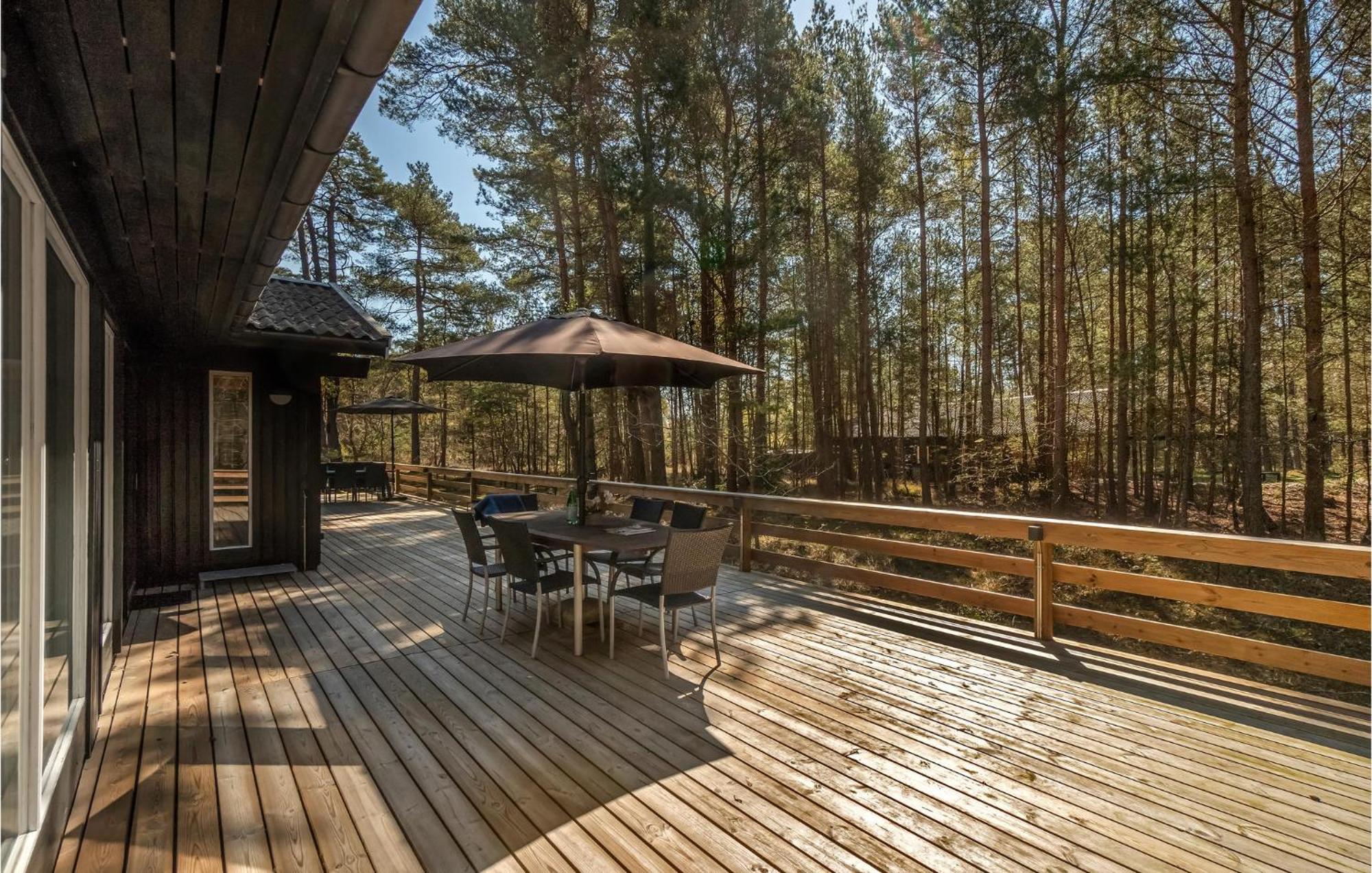 Lovely Home In Nexo With Kitchen Exterior foto